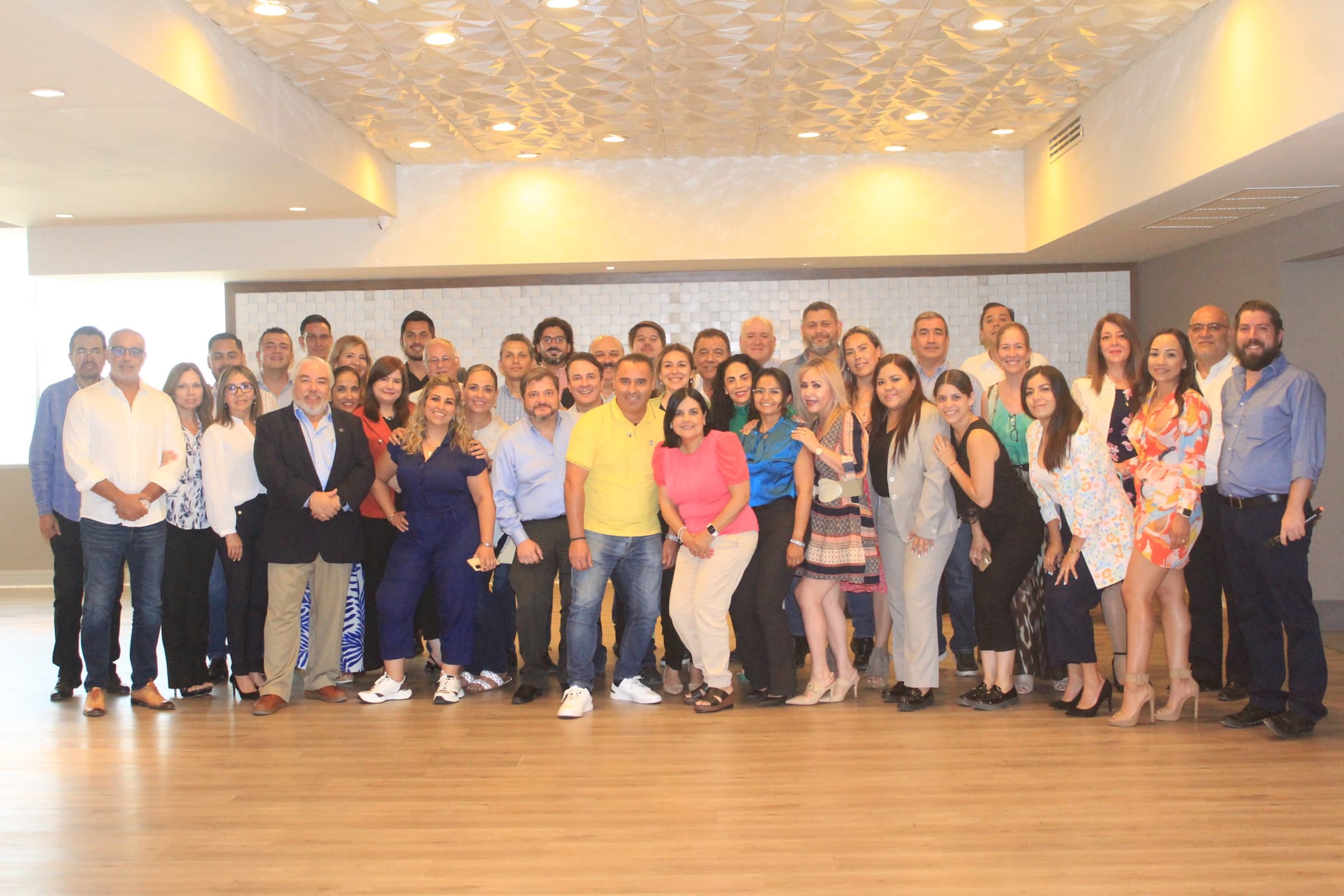 Comunidad Phyxius reunida en una sesión profesional